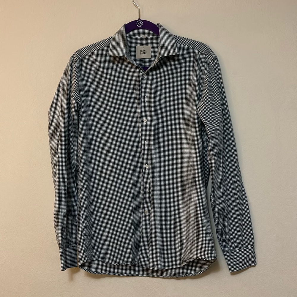 Frank & Oak men’s shirt, labeled as size M but fits more like a size S.